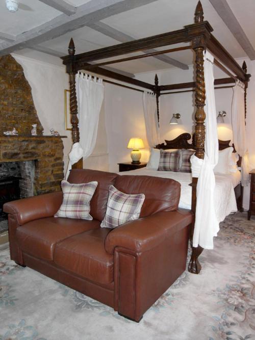 The George At Nunney Hotel ภายนอก รูปภาพ
