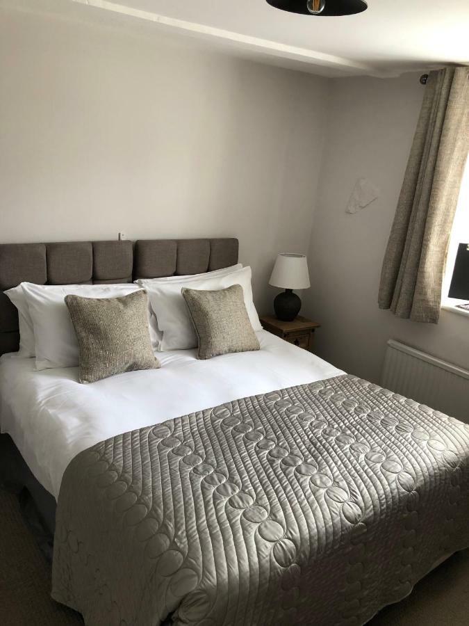 The George At Nunney Hotel ภายนอก รูปภาพ
