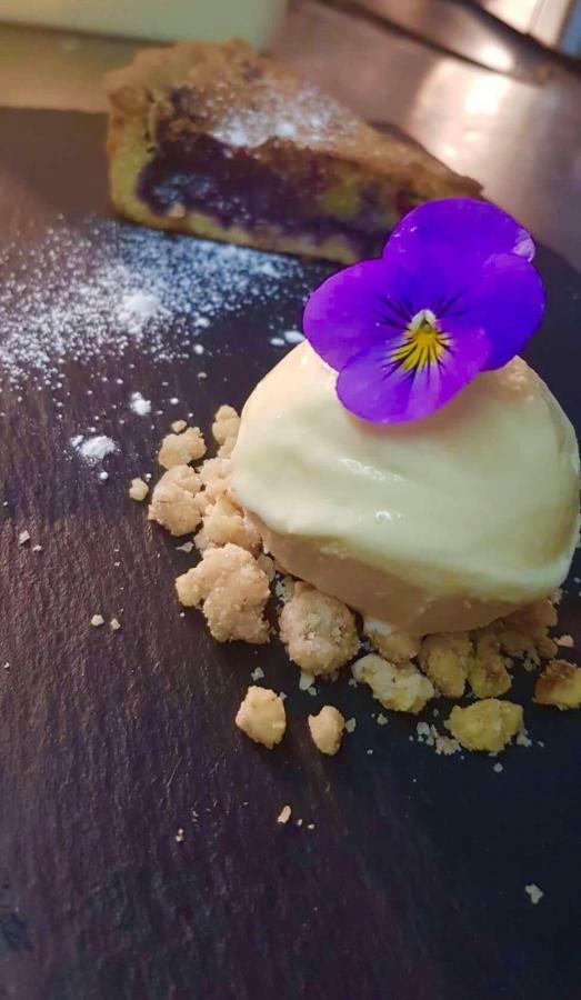 The George At Nunney Hotel ภายนอก รูปภาพ