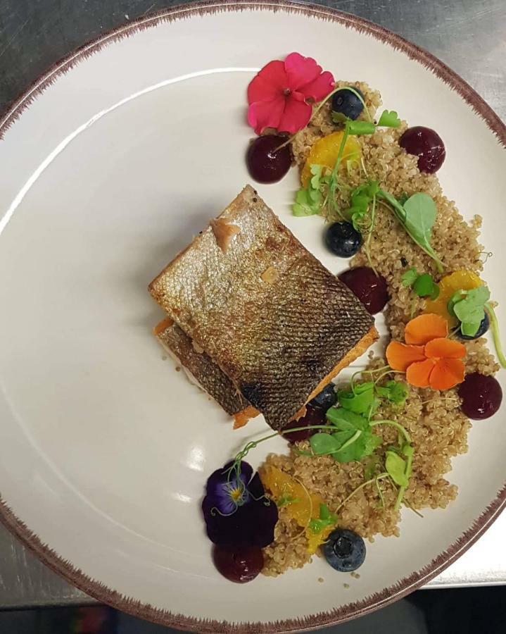 The George At Nunney Hotel ภายนอก รูปภาพ