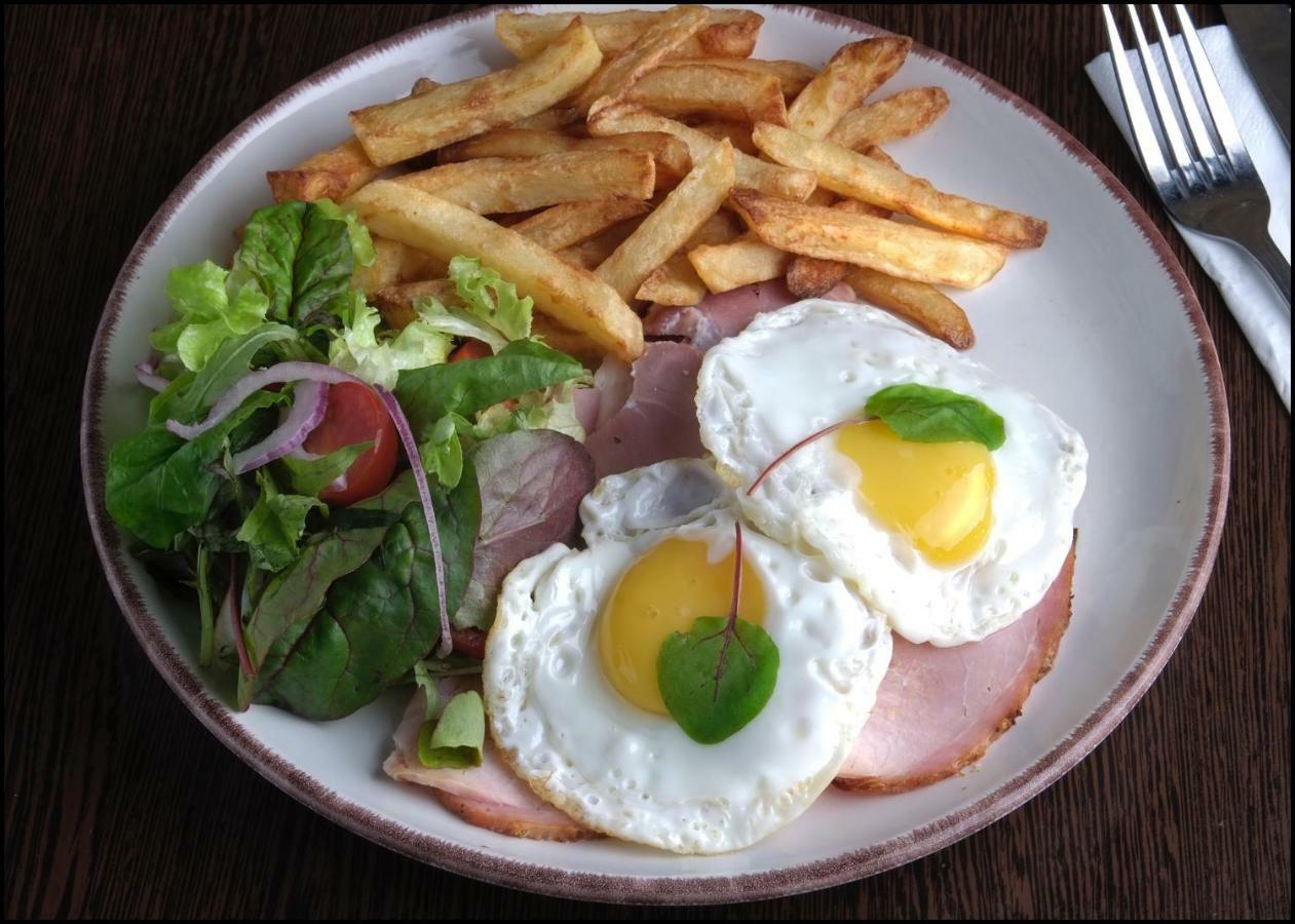 The George At Nunney Hotel ภายนอก รูปภาพ